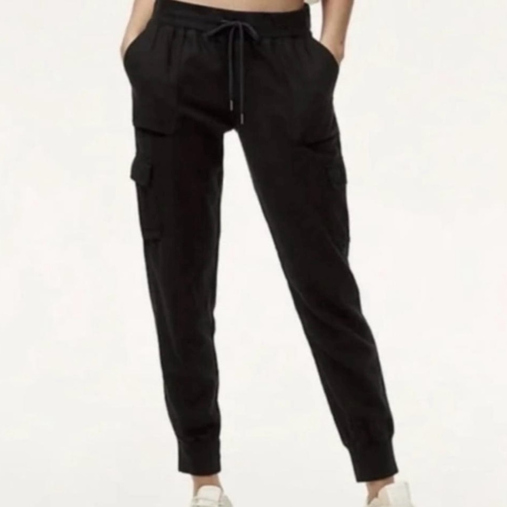 Aritzia TNA Linen Cotton Black Joggers Pants
Medium
